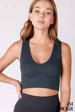 Cargar imagen en el visor de la galería, Plunge V-Neck Crop Top