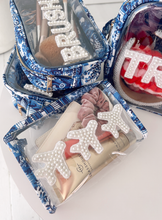 Cargar imagen en el visor de la galería, Airplanes Clear Snap Pouch