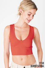 Cargar imagen en el visor de la galería, Plunge V-Neck Crop Top