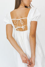 Cargar imagen en el visor de la galería, SHORT SLEEVE BACK TIE DETAIL BABYDOLL DRESS
