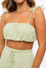 Cargar imagen en el visor de la galería, Tie Strap Ruched Crop Top
