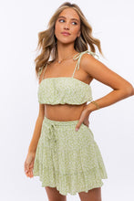 Cargar imagen en el visor de la galería, Tie Strap Ruched Crop Top
