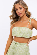 Cargar imagen en el visor de la galería, Tie Strap Ruched Crop Top
