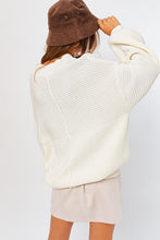 Cargar imagen en el visor de la galería, Ribbed Knitted Sweater
