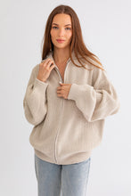 Cargar imagen en el visor de la galería, Taupe Zip Up
