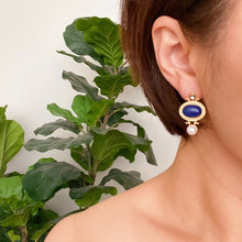 Cargar imagen en el visor de la galería, Noble Beauty Designer Stud Earrings
