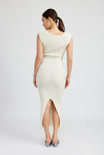 Load image into Gallery viewer, SWEETHEART BODYCON DRESS WITH SLIT
