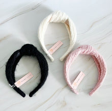 Cargar imagen en el visor de la galería, Cabled Knit Knotted Headband
