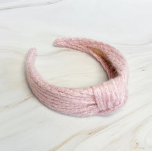 Cargar imagen en el visor de la galería, Cabled Knit Knotted Headband
