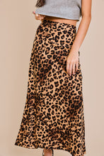 Cargar imagen en el visor de la galería, Cheetah Maxi Skirt
