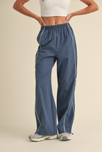 Cargar imagen en el visor de la galería, Nylon Track Pants with Contrast Piping
