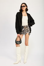 Cargar imagen en el visor de la galería, SEQUIN MINI SKIRT WITH SLIT
