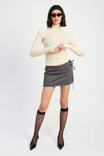 Cargar imagen en el visor de la galería, MINI LOW WAISTED SKIRT WITH RIBBON TIES
