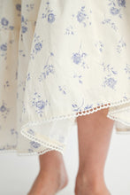 Load image into Gallery viewer, FLORAL TIERED MAXI SKIRT
