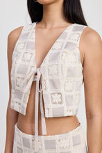 Load image into Gallery viewer, SLEEVELESS V NECK JACQUARD TOP
