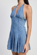 Cargar imagen en el visor de la galería, MINI HALTER NECK DENIM DRESS
