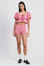 Cargar imagen en el visor de la galería, MINI RUFFLE PRINTED SHORTS
