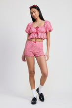 Cargar imagen en el visor de la galería, MINI RUFFLE PRINTED SHORTS
