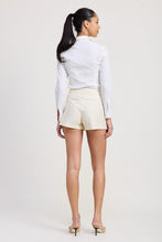 Load image into Gallery viewer, CONTRASTED WAIST BAND PLEATED SKORT
