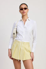 Load image into Gallery viewer, CONTRASTED WAIST BAND PLEATED SKORT
