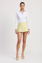 Load image into Gallery viewer, CONTRASTED WAIST BAND PLEATED SKORT
