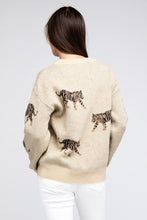 Cargar imagen en el visor de la galería, Tiger Pattern Sweater
