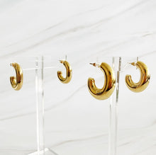 Load image into Gallery viewer, Golden Object Oval Hoop Earrings
