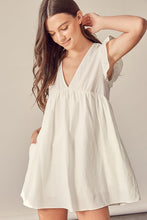 Cargar imagen en el visor de la galería, V-NECK BABYDOLL DRESS WITH SHORT LINED
